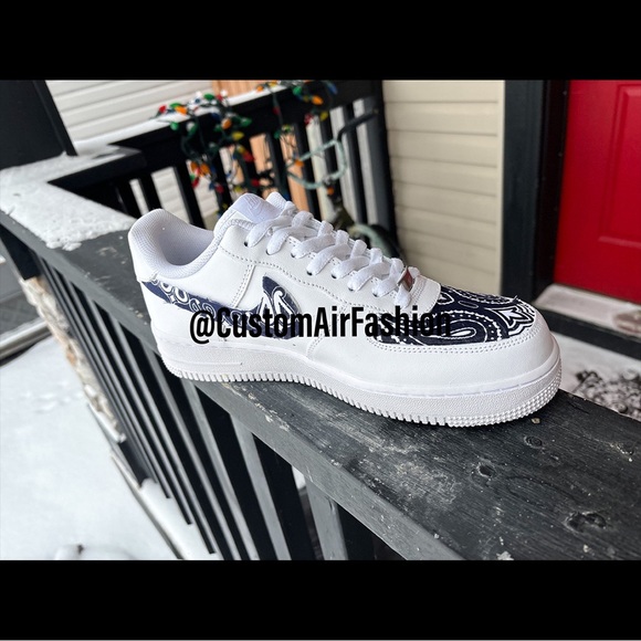 Handmade Custom shoes, made with bandanas, it can be made with any colour - Picture 3 of 6